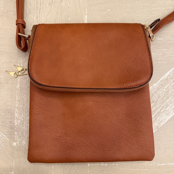 Brown Crossbody Concealed Carry Handbag with lock and keys - Picture 2 of 8